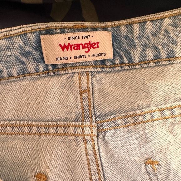 Wrangler Rodeo Crop Jeans - Picture 3 of 5